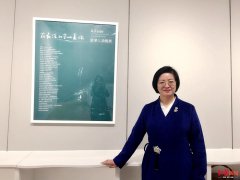 著名诗人爱斐儿油画展在北京鸟巢开展